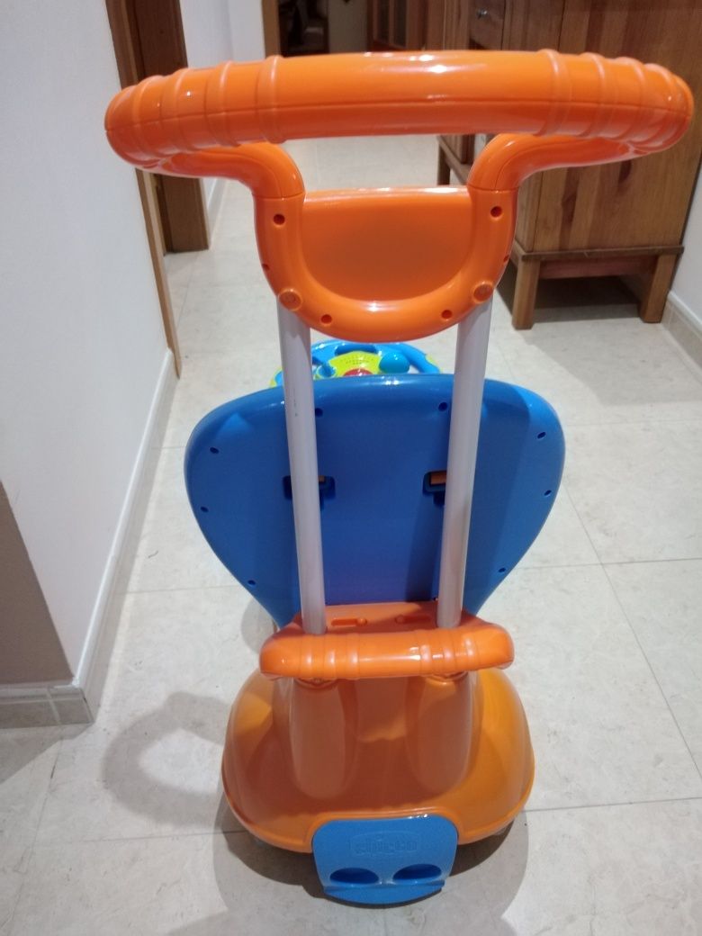 Vendo carrinho triciclo da chicco novo