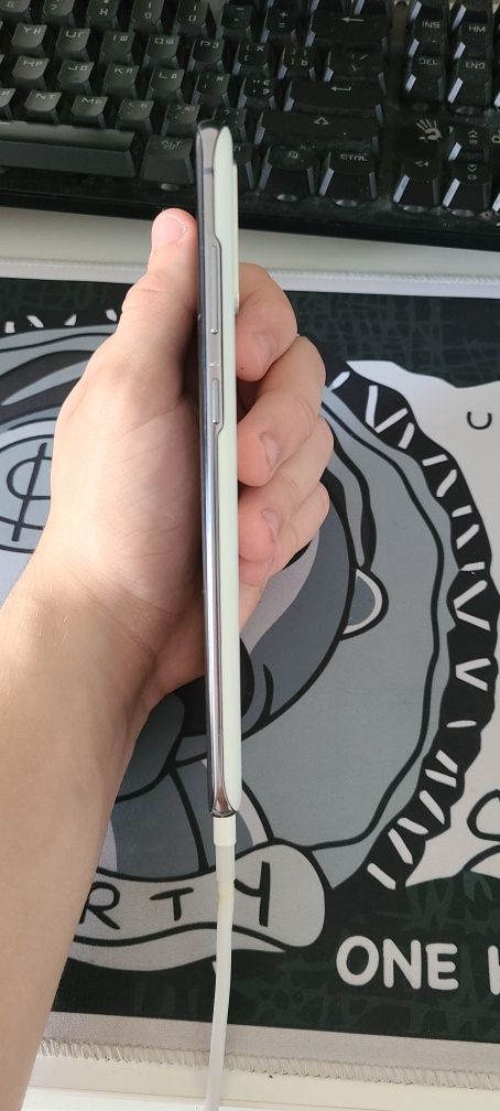 Продаю Samsung s20 plus
