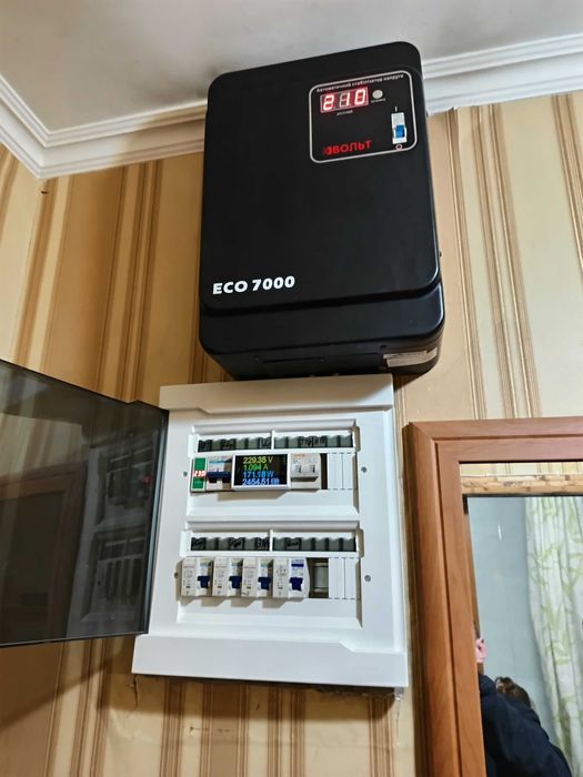 До квартири додається сарай з погребом у дворі.
І підвал під домом.