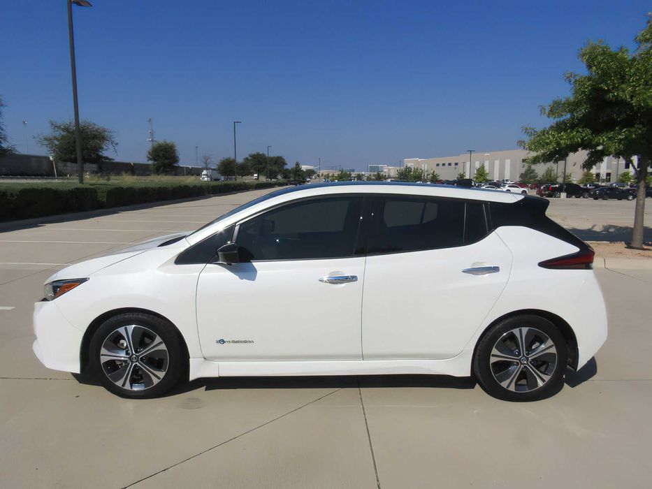 Nissan LEAF SL      2019