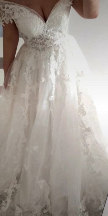 Suknia ślubna biała, księżniczka długi tren  rozm 40-44