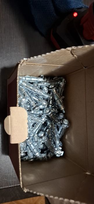 Дюбеля металические