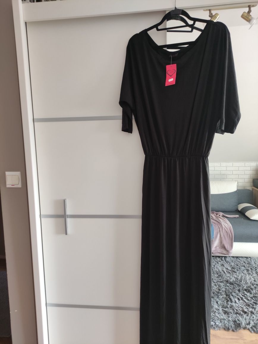 Długa  czarna sukienka
