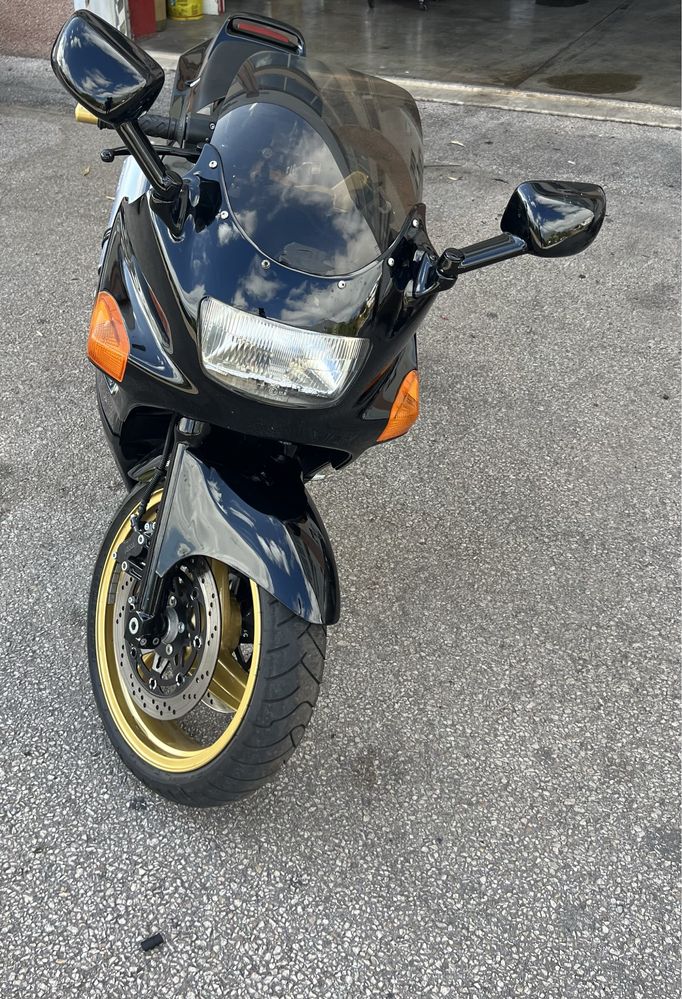 Kawasaki ZZ600 89 não paga IUC