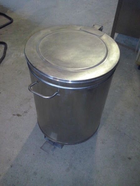 Caixote inox p/ lixo c/ pedal + rodas