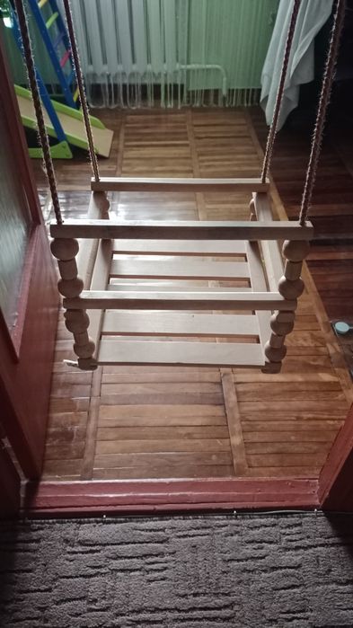 Гойдалка дерев'яна дитяча