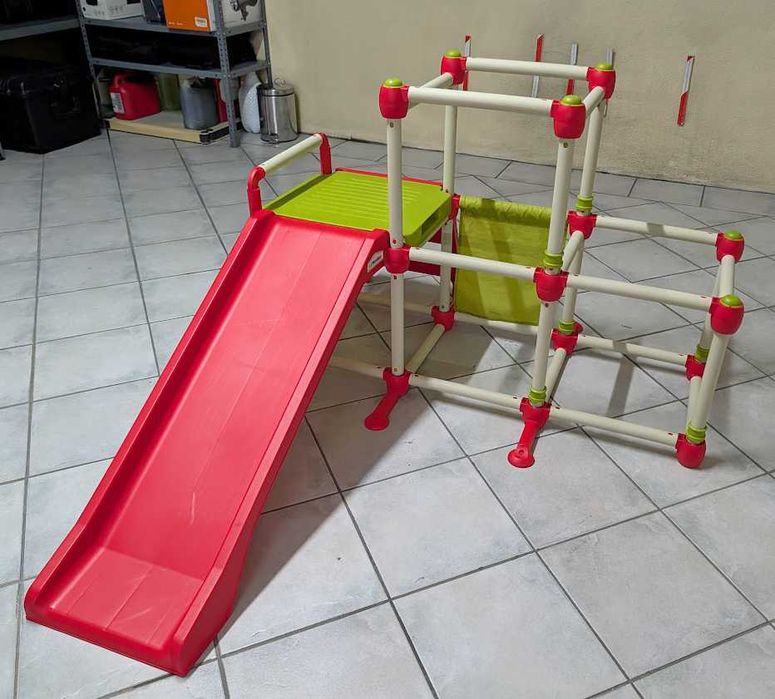 Estrutura ginásio e escorrega crianças