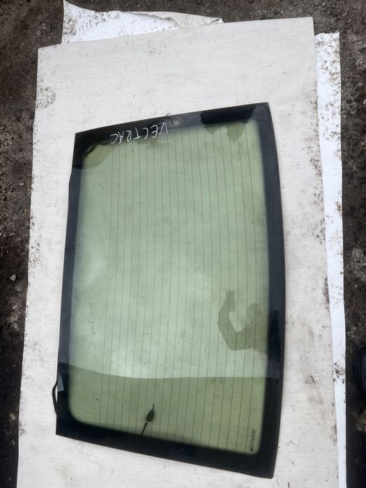 Задние стекло в кузов седан Опель вектра с Opel vectra c