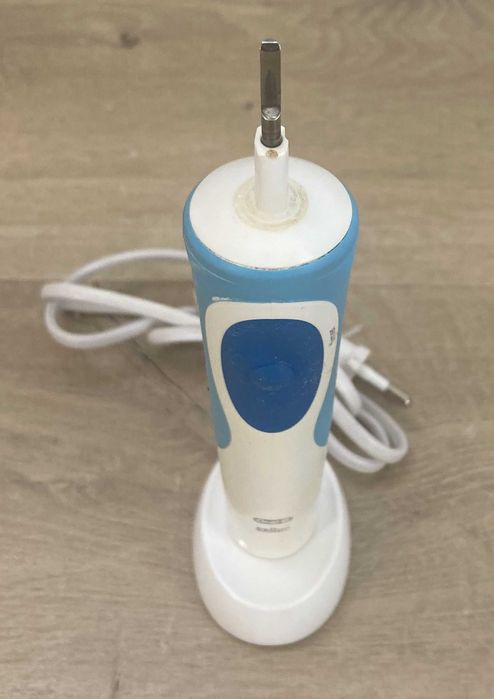 Szczoteczka Elektryczna Oral-B Vitality D12 + ładowarka