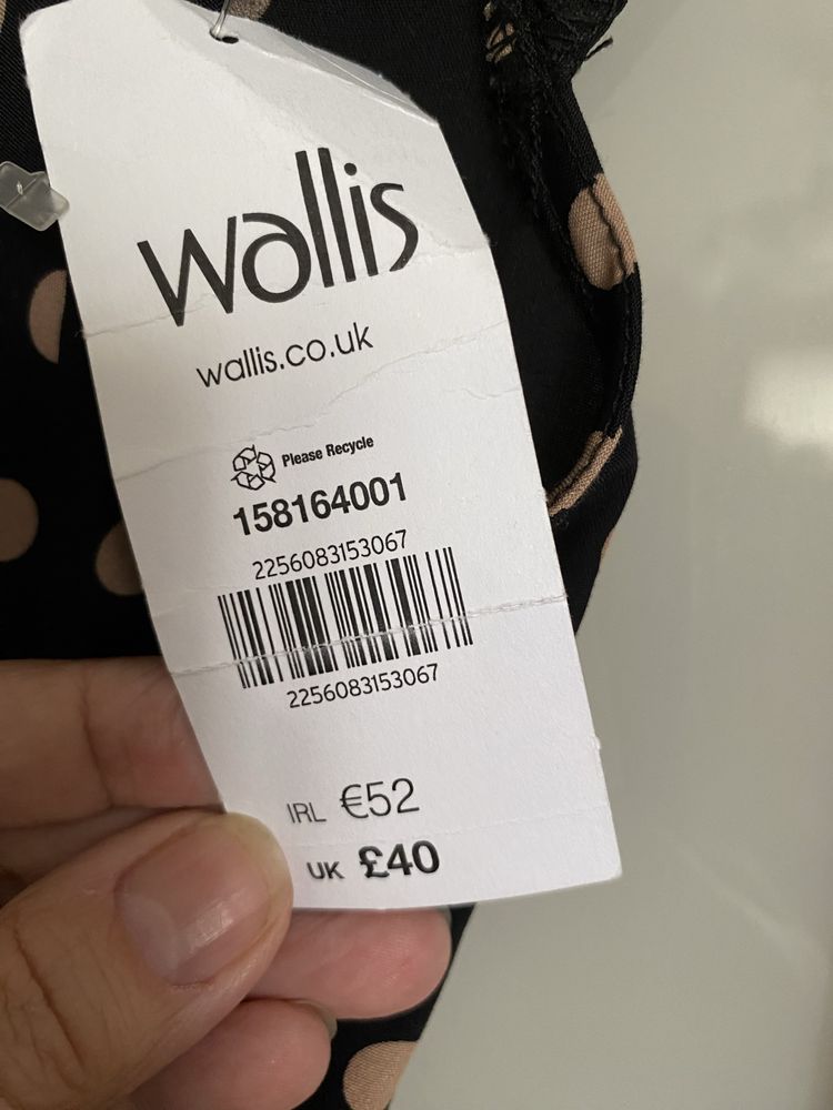 Sukienka Wallis czarna w kropki z metka
