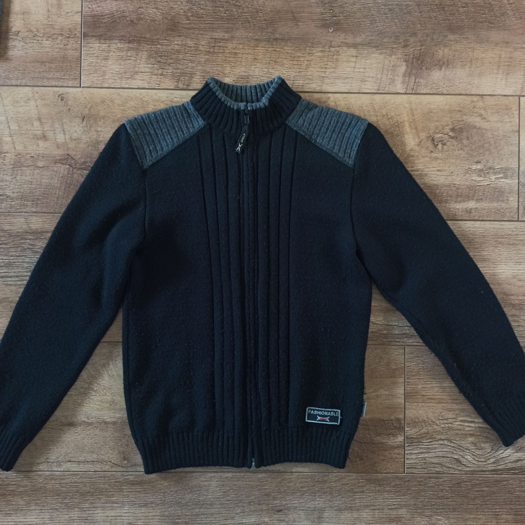 Czarno szary sweter 146 akryl 100%