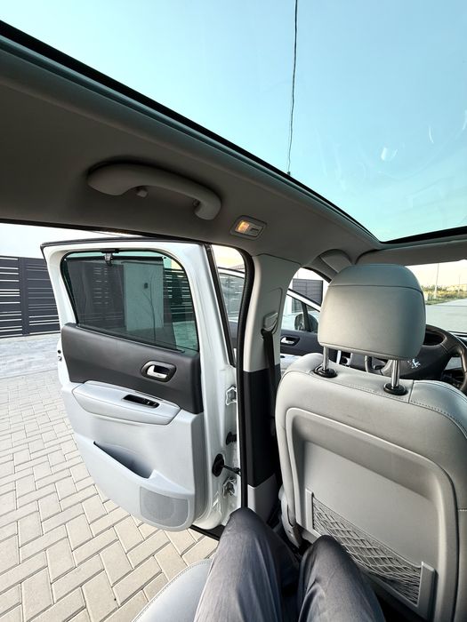 Пежо Peugeot 3008 2010 року дизель 2.0 автомат