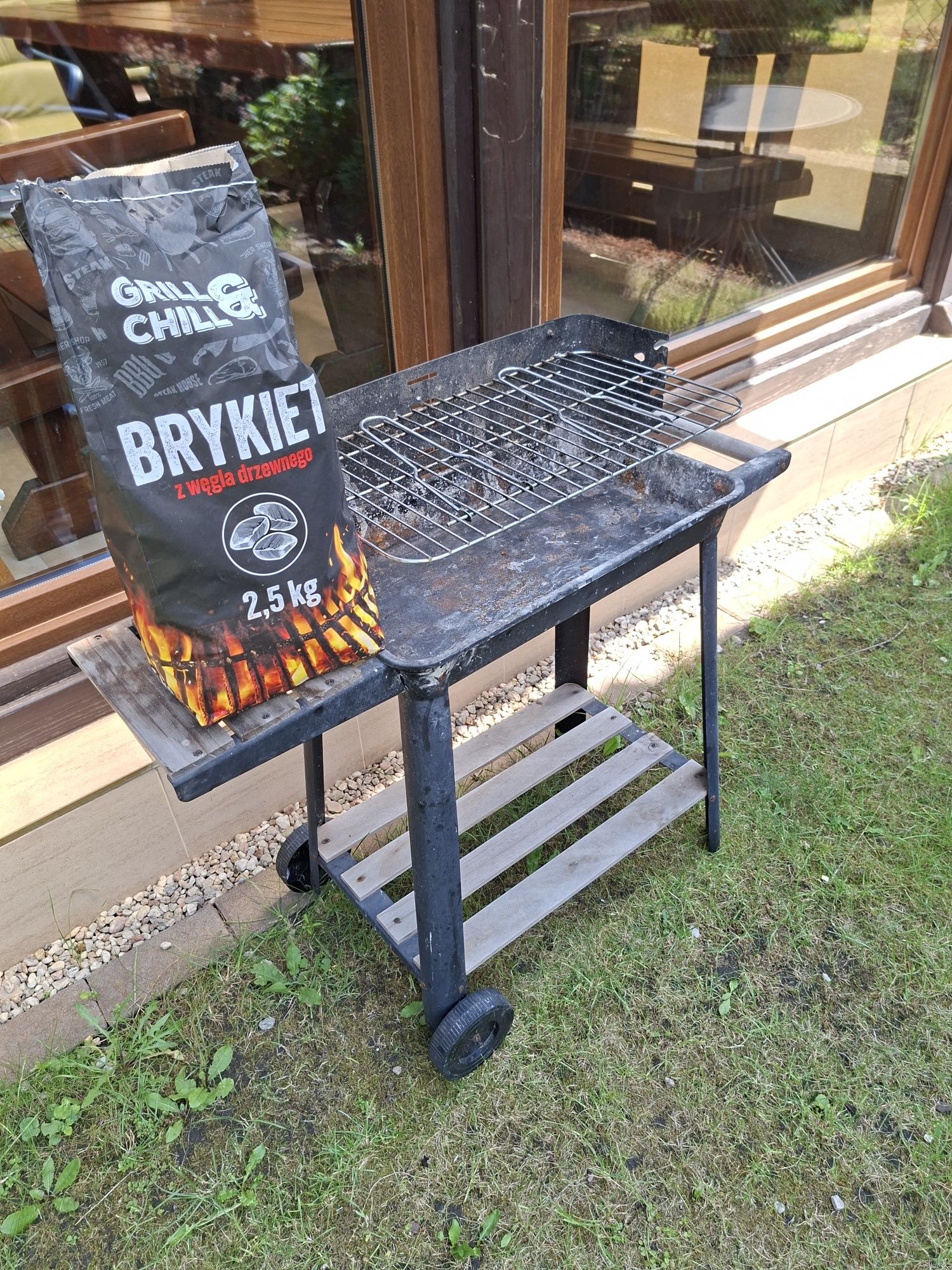 Grill ogrodowy plus brykiet