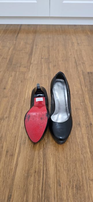 Buty Tessi z czerwoną podeszwą rozmiar 36