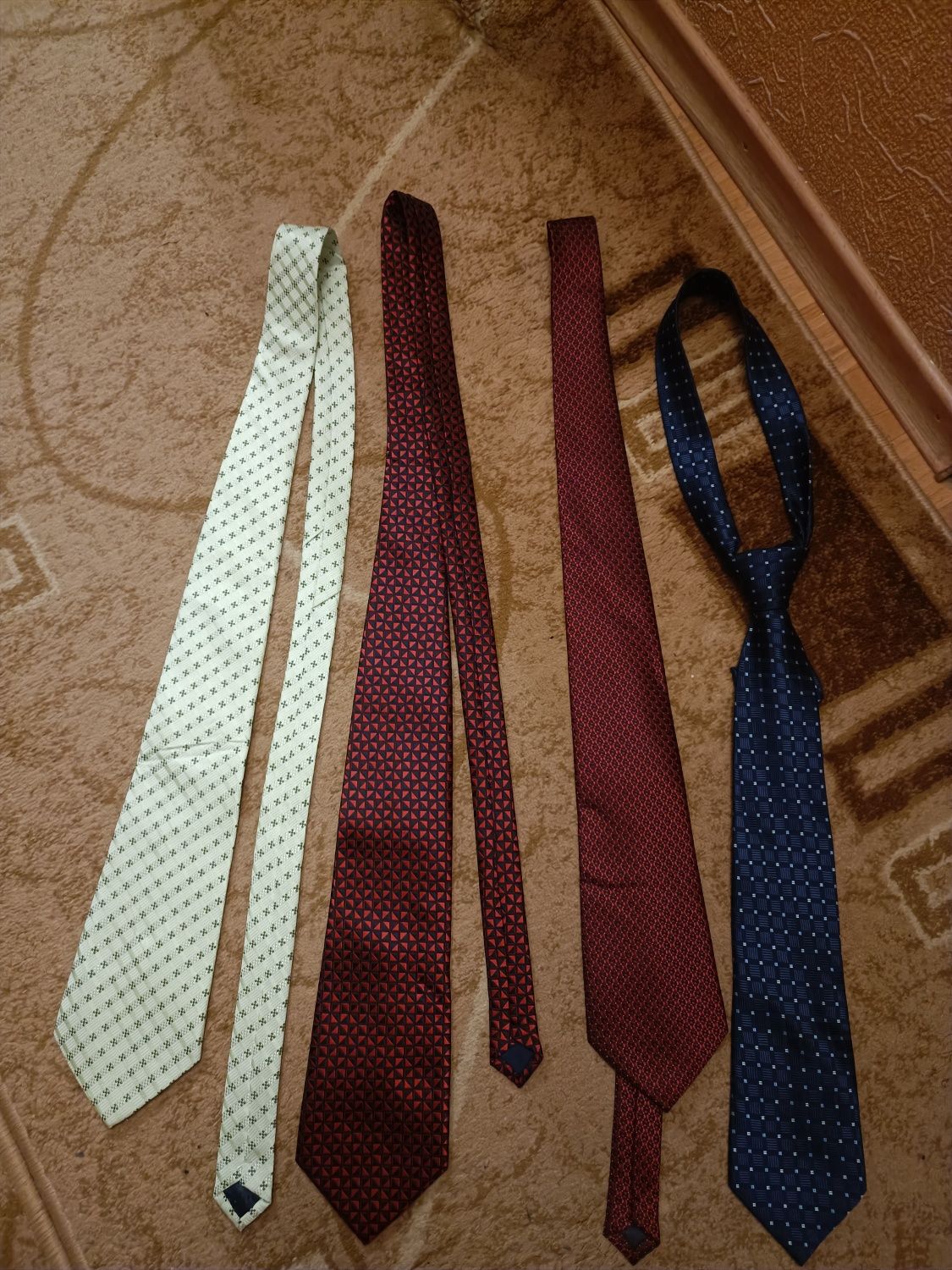 Чоловічий галстук, краватка, нові