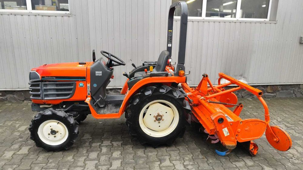 Japoński traktorek Kubota B-72 z glebogryzarką 4x4 Wspomaganie 17 km