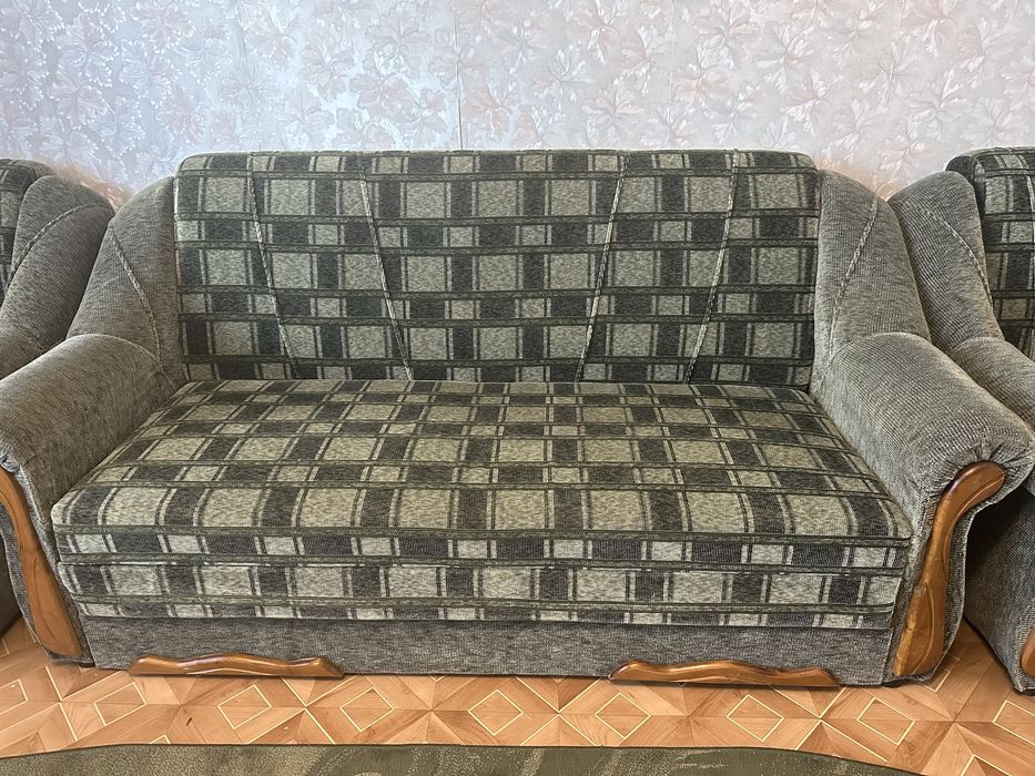 Продам диван та два крісла