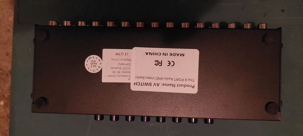 Panlong 8-Wege-AV Switch RCA Switcher 8 in 1 Out Composite Video L/R A