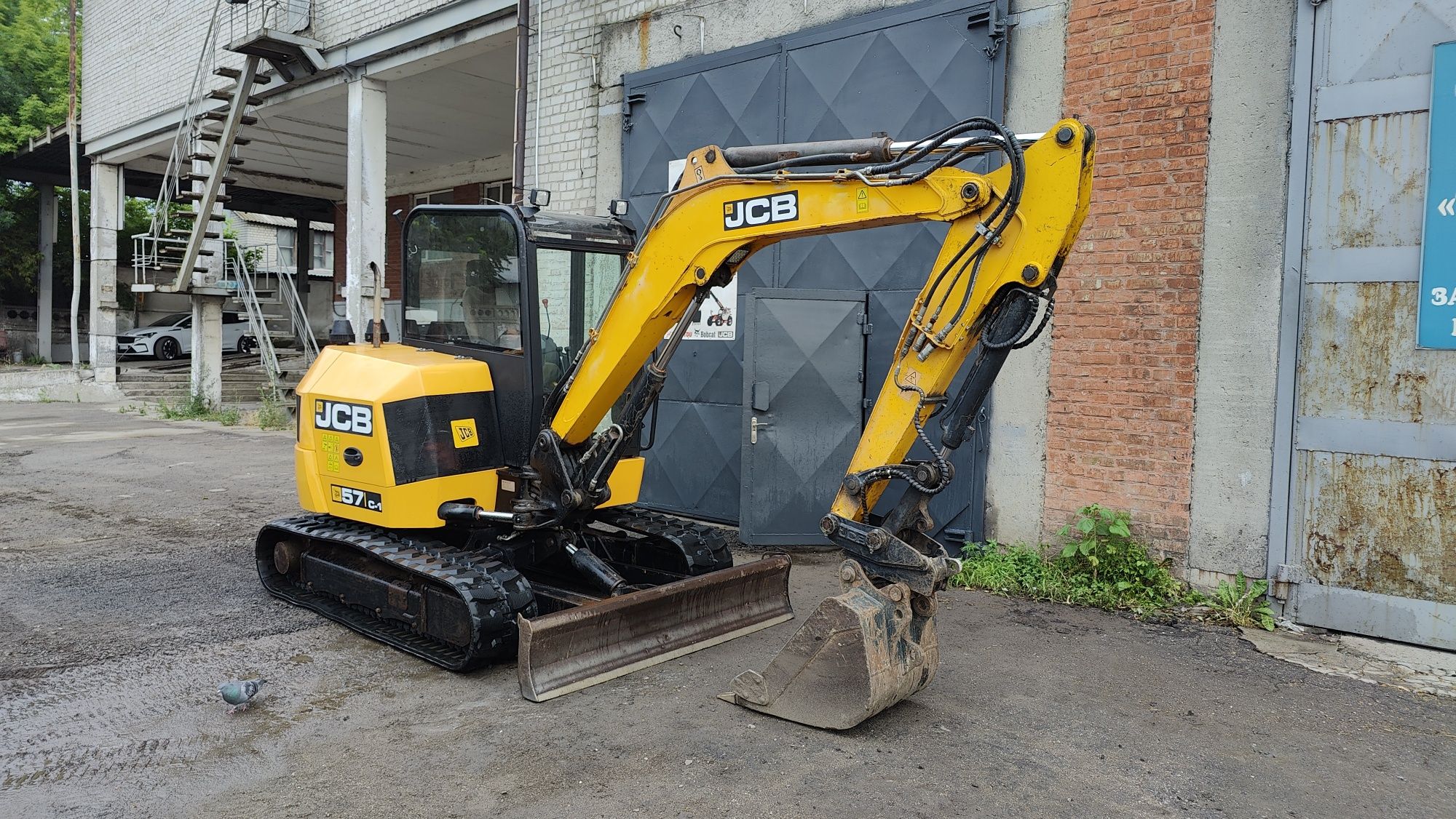 Продам мини-экскаватор JCB 57 c-1 2016г шеститонник