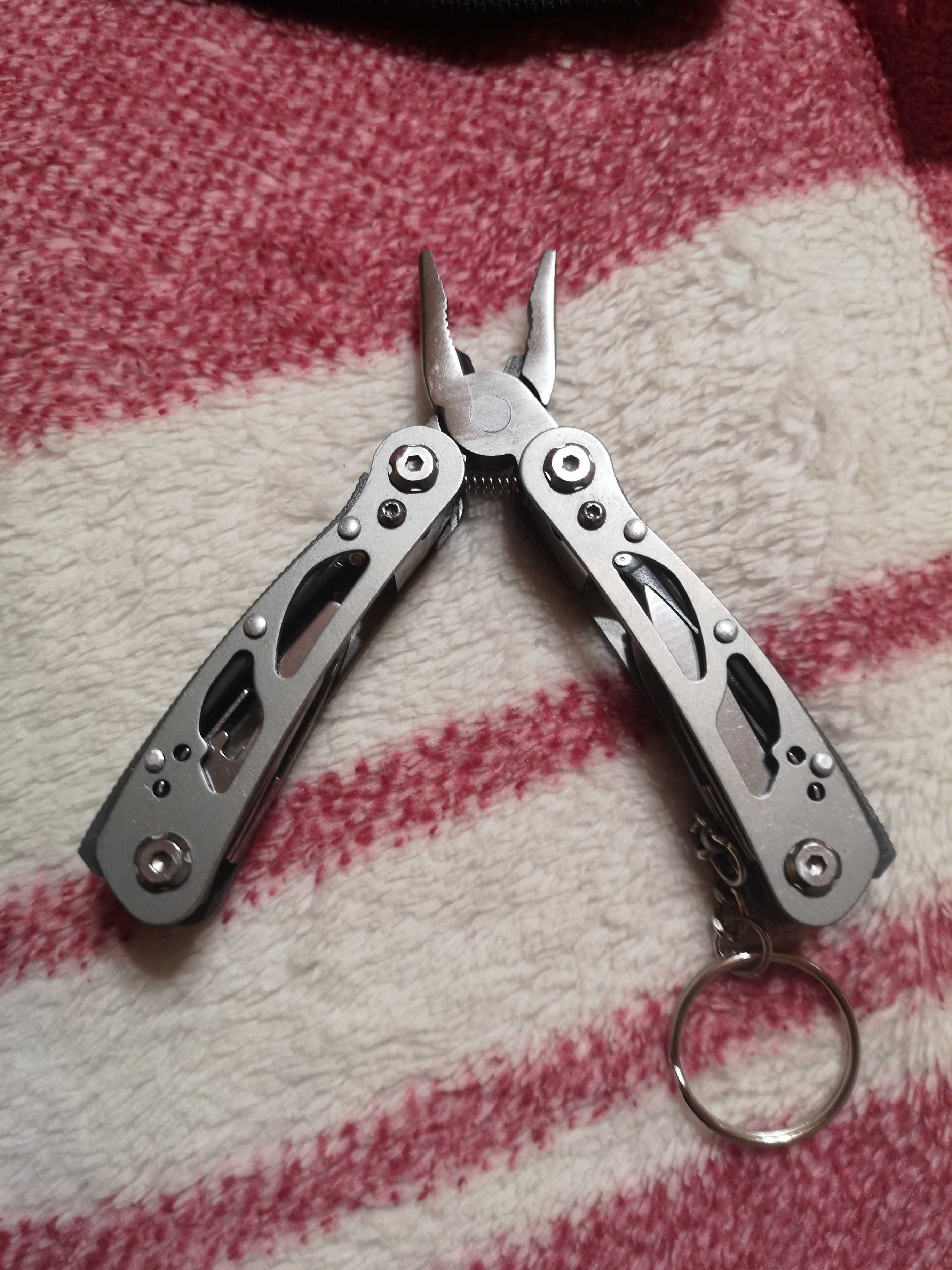 Multitool - scyzoryk - szczypce