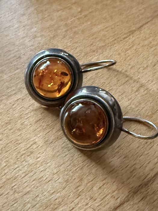 Srebrne kolczyki z bursztynem