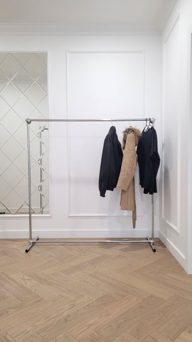 Wieszak sklepowy na ubrania do garderoby