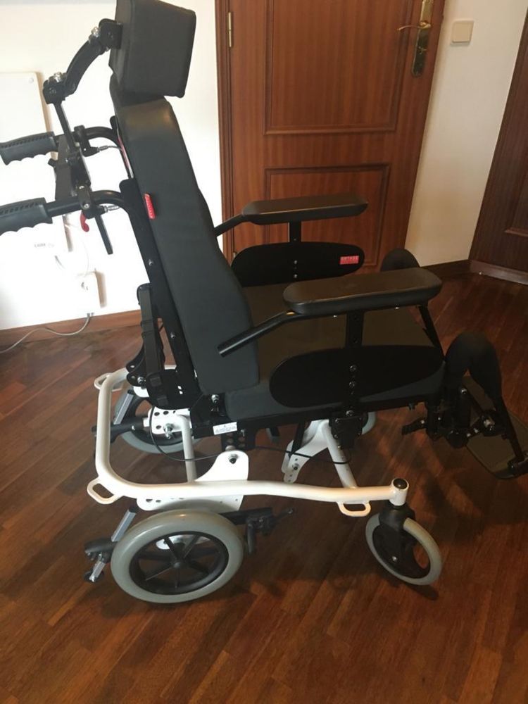 Vendo cadeira de rodas Caribe Orthos XXl