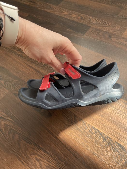 Продам сандали crocs
