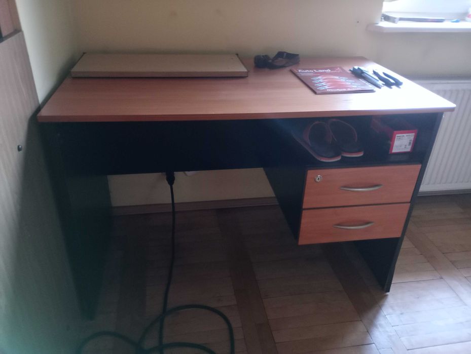 Witryna częściowo przeszklona , sprzedam, stan dobry.