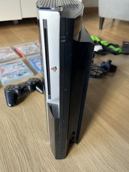 PS3 Excelente Estado c/ 2 comandos + Move Fitness, SingStar e Jogos