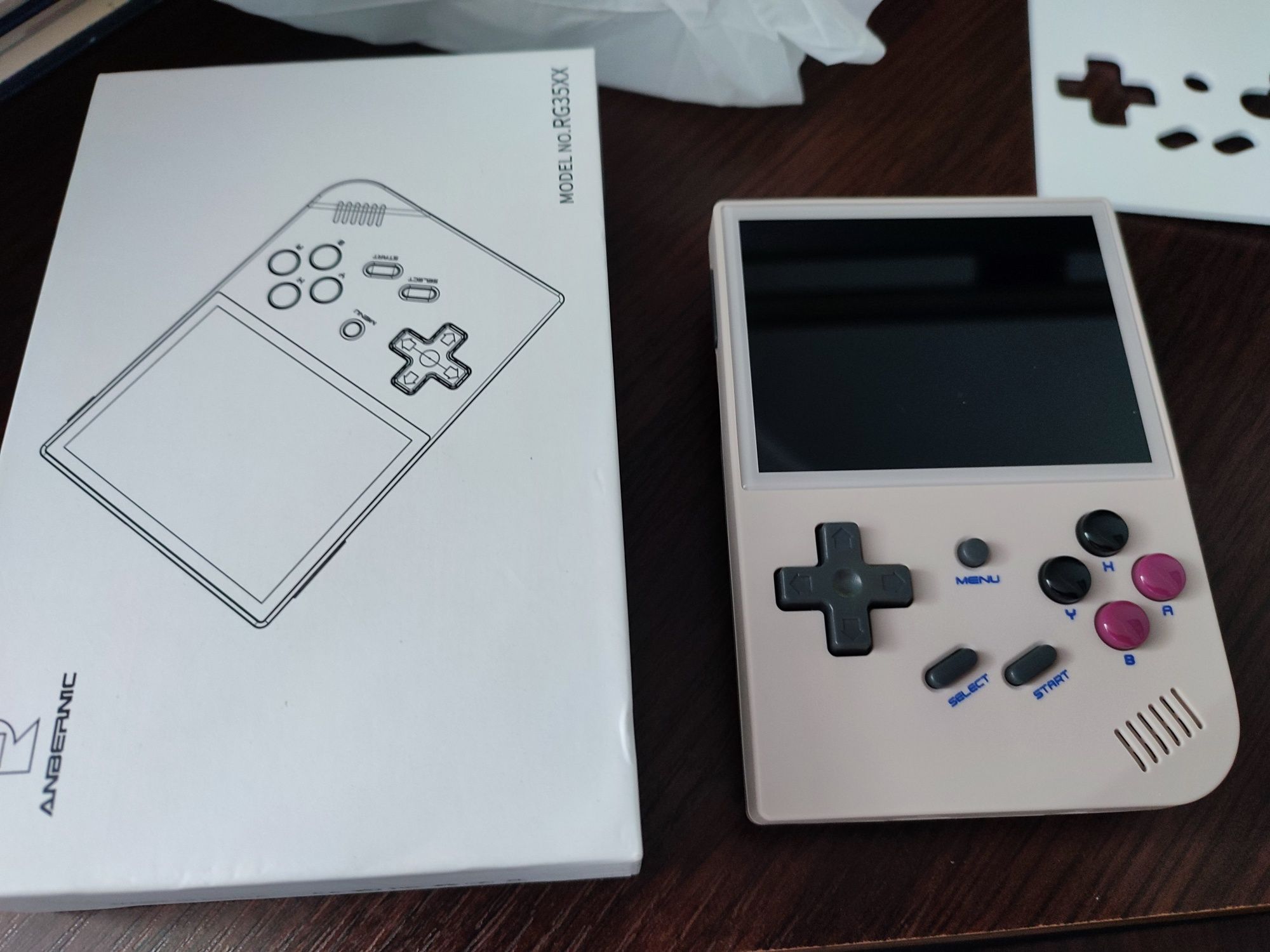 Anbernic RG35XX retro konsola do gier PS1, SNES, GBA