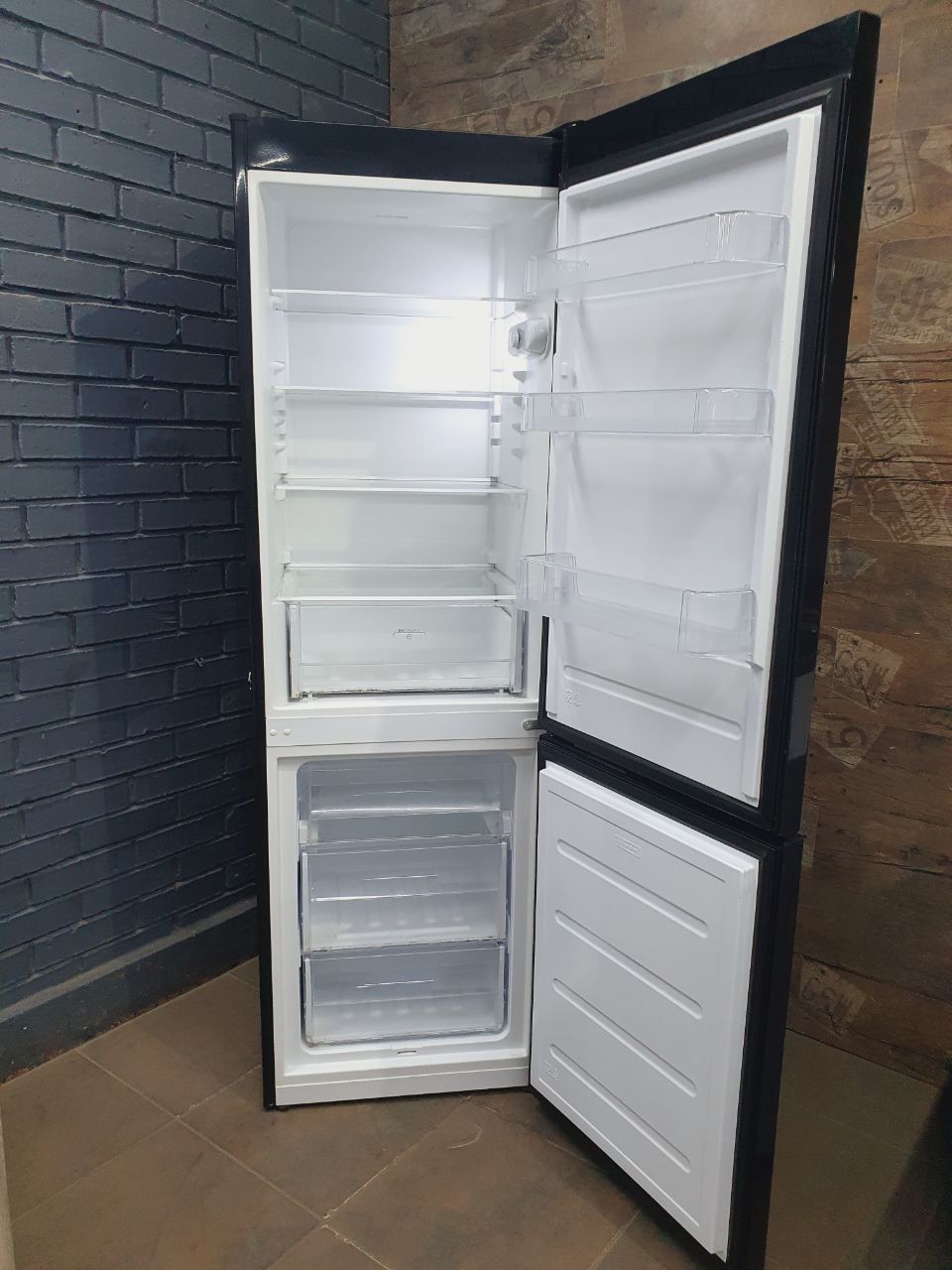 Холодильник  Indesit LR8S No frost