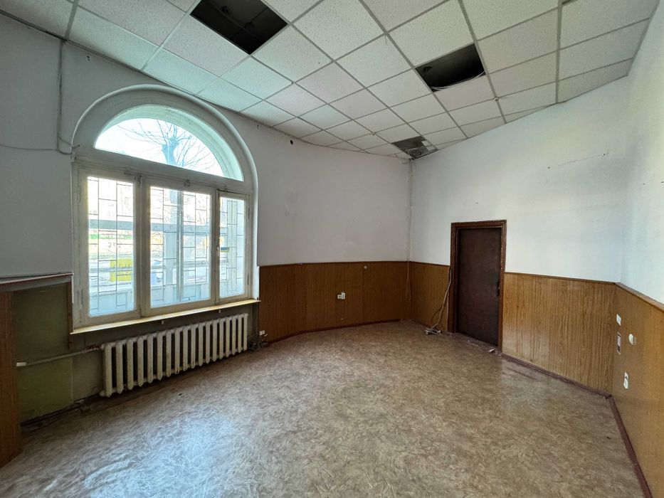 Пр.Центральний/Водопровідна 101 кв.м. фасад прохідняк