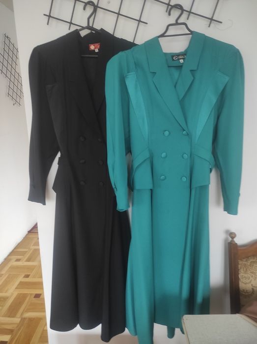 Sukienka zapinana na guziki, dwurzędowa