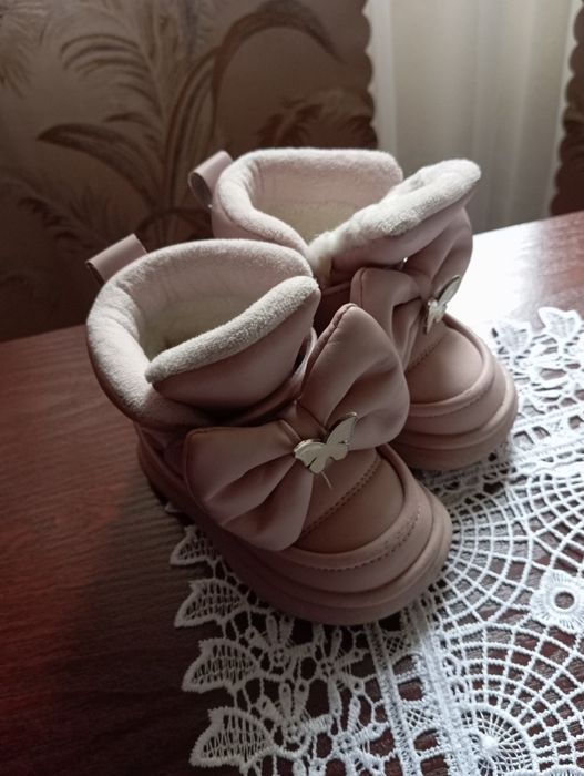 Зимові черевики для дівчаток