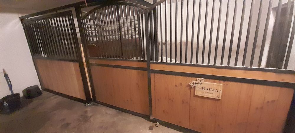 Boksy do koni bardzo mocnej konstrukcji