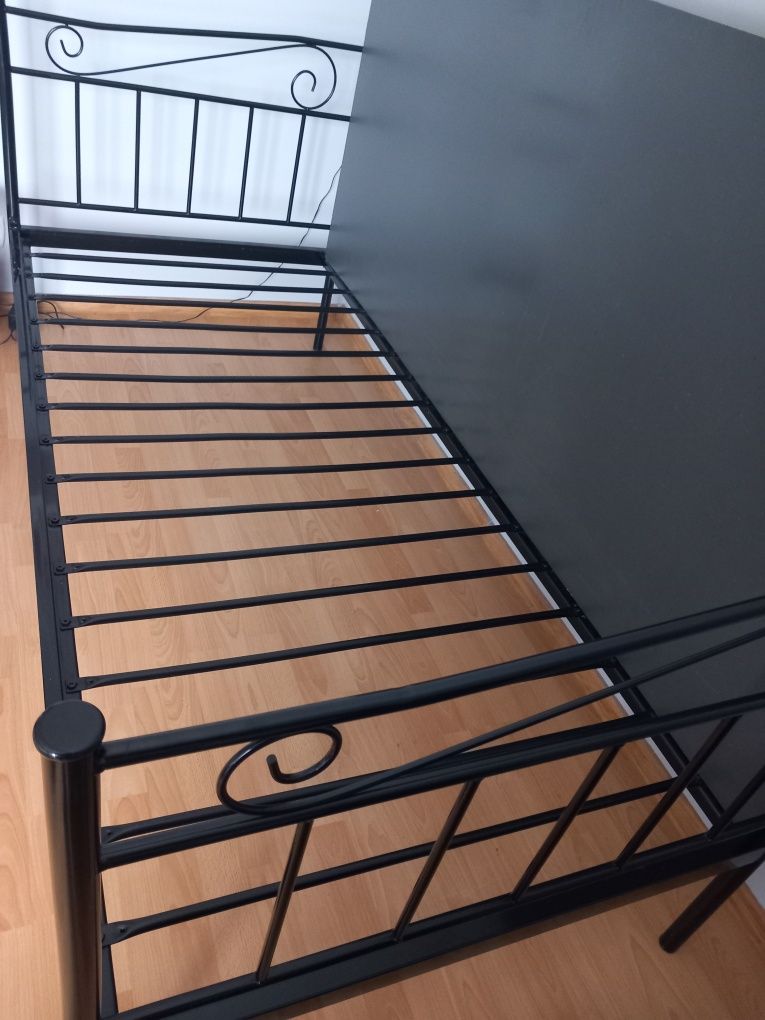 Łóżko metalowe czerne