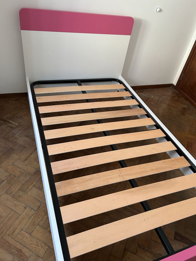 Cama solteiro rosa modelo Play