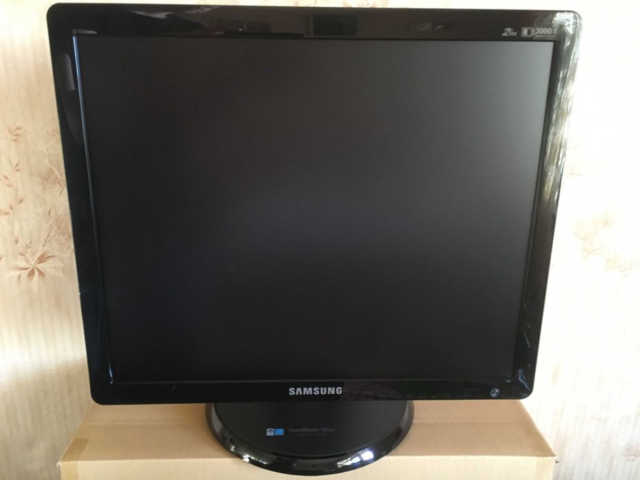 Samsung 961BF монитор