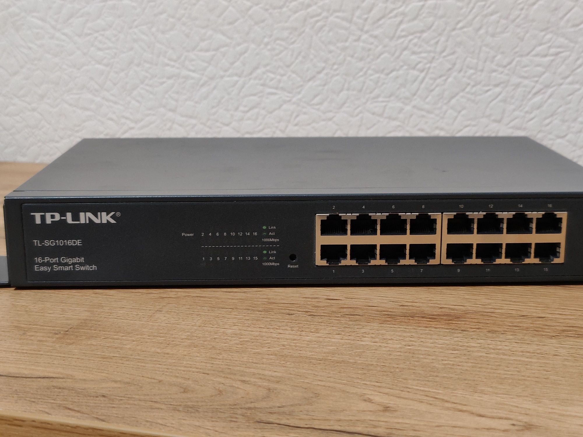 Свич, комутатор. Switch TL-SG1016DE 16 port gigabit