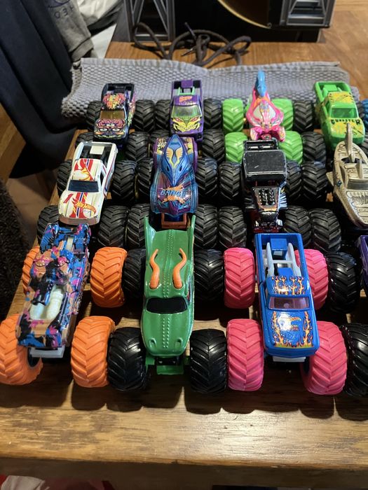 Monster Truck Hotwheels 30 unid. + 1 oferta