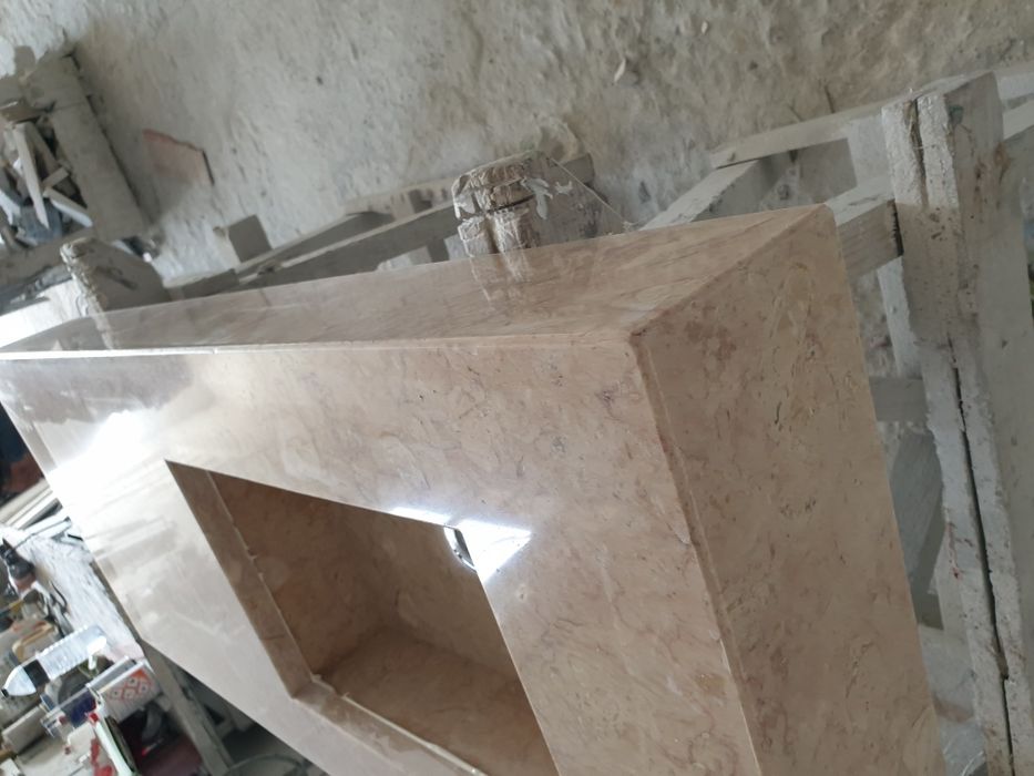 Bancada em lioz com lavatorio