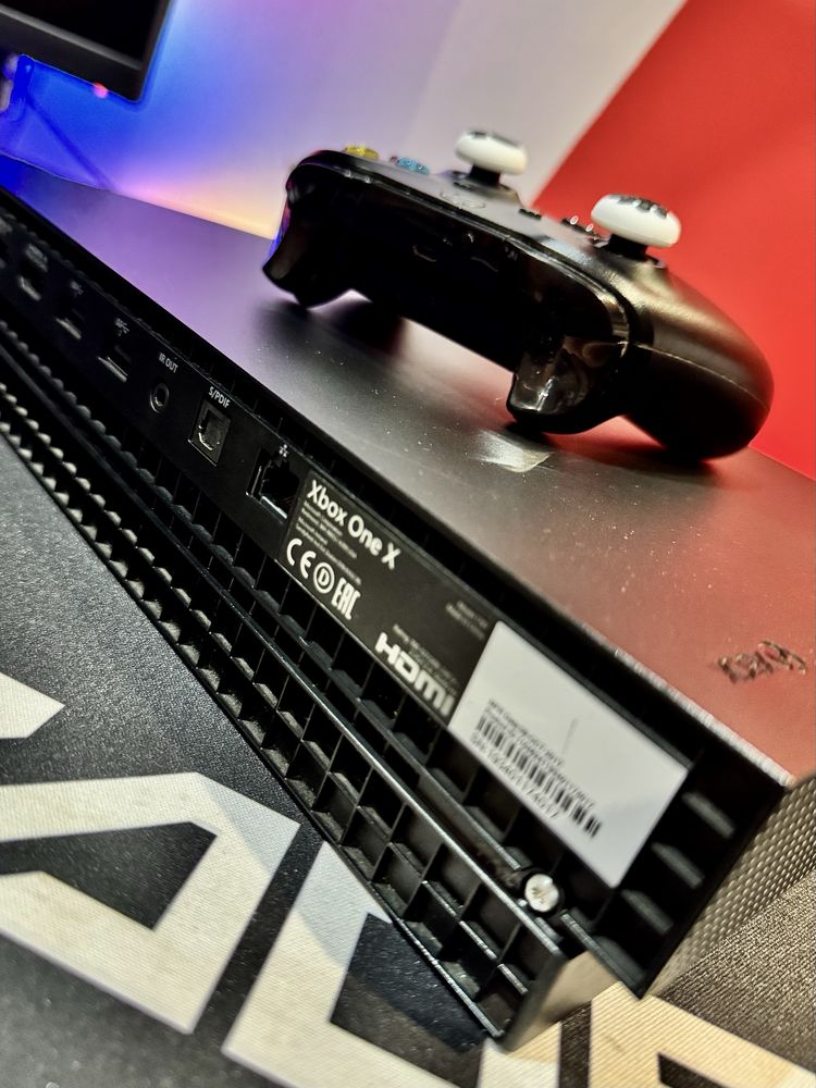 Xbox one x 1tb / pad / przewód