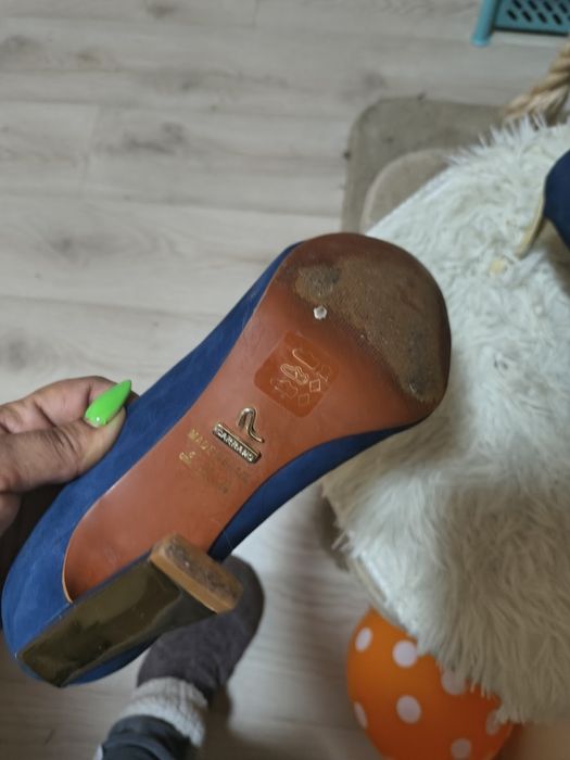 Szpilki kolor morski