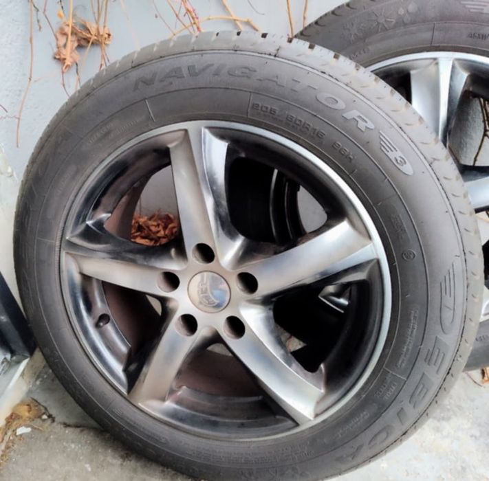 Komplet felg aluminiowych z oponami wielosezonowymi