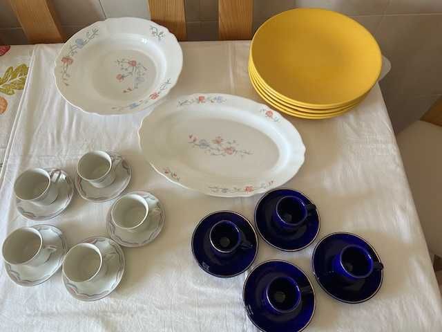 Conjunto de Pratos e Chávenas TUDO 15€