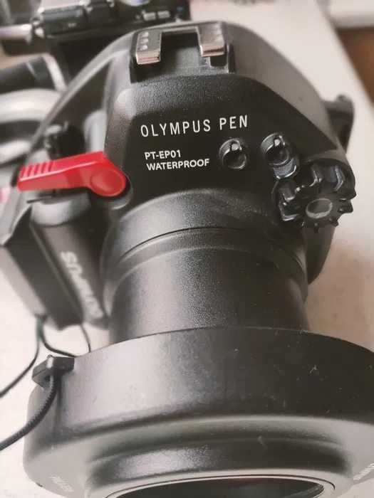Zestaw do fotografii podwodnej Aparat Olympic + obudowa + oświetlenie,