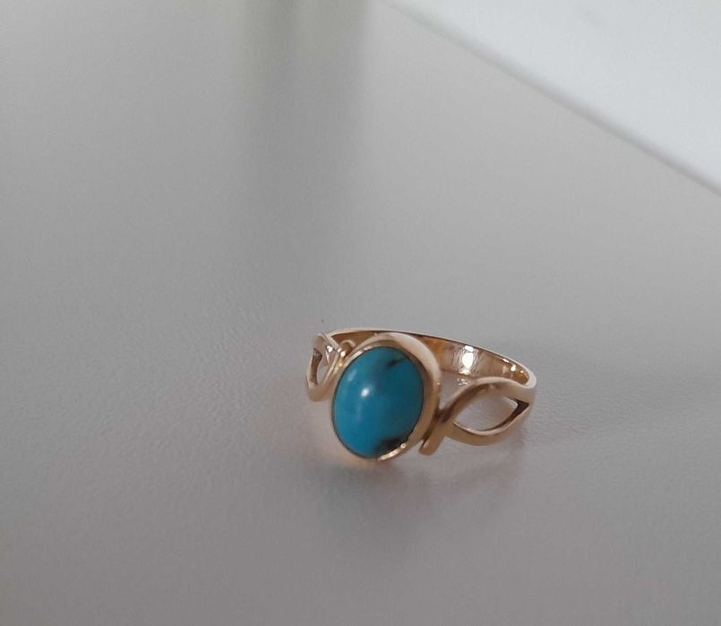 Złoty pierscionek z turkusem