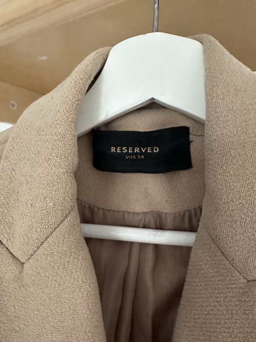 Płaszcz beżowy camel cieplejszy wiosenny jesienny reserved 34