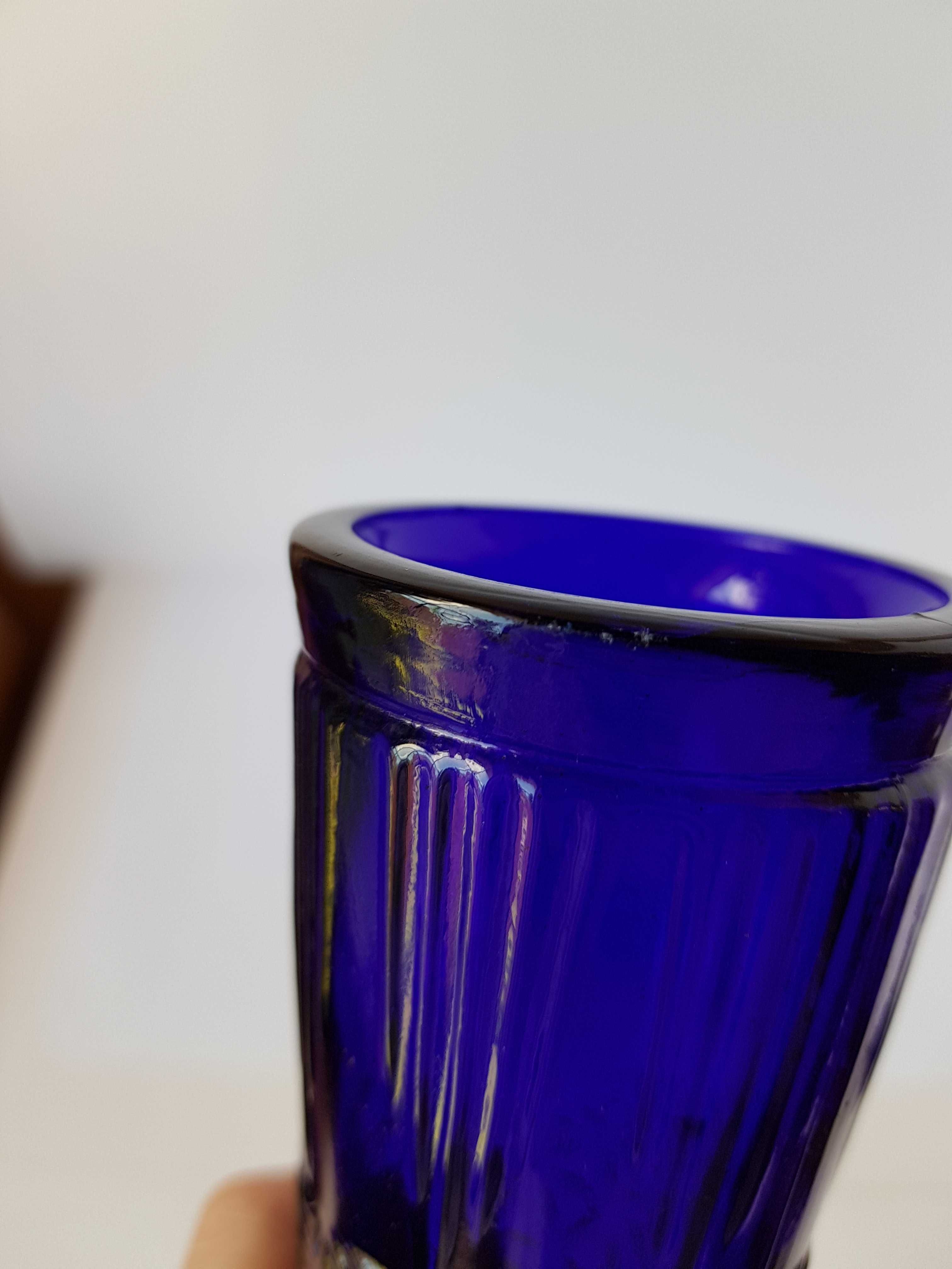 Kobaltowy wazon Prądniczka, kolorowe szkło PRL